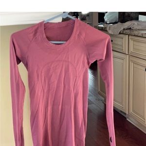 Lululemon size 4 long sleeve